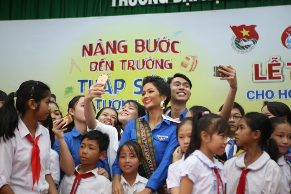 Chương trình ” Nâng Bước Đến Trường – Thắp Sáng Tương Lai”