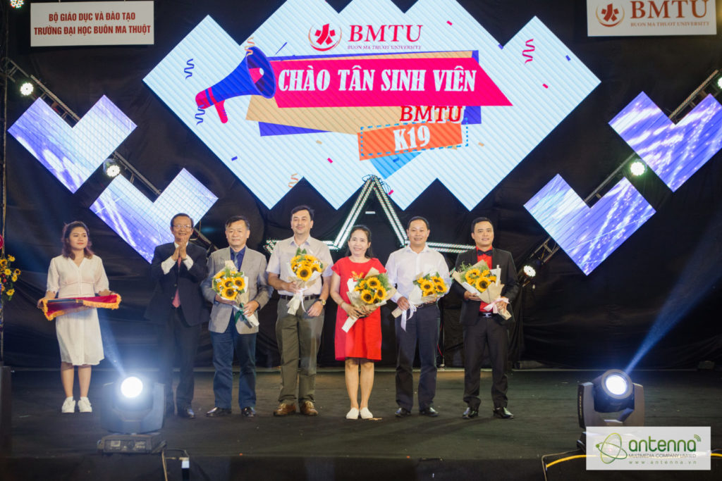 Chào đón tân sinh viên K19 Trường Đại học Buôn Ma thuột