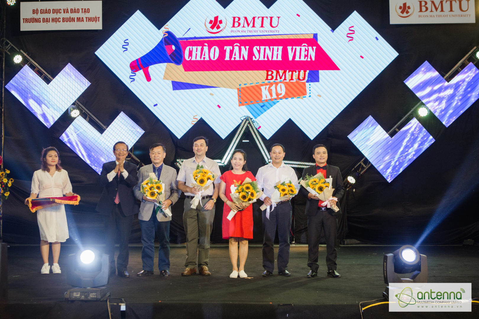 Chào đón tân sinh viên K19 Trường Đại học Buôn Ma thuột