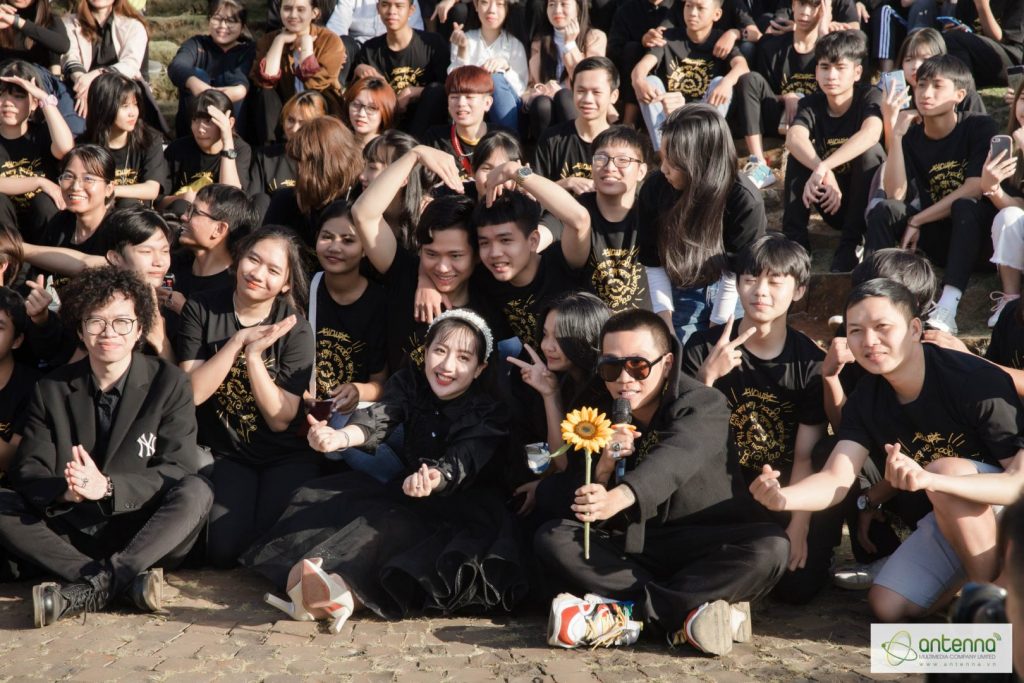 “DẬY! DẬY! DẬY! TUỔI TRẺ ƠI! CÙNG DẤN THÂN – KHÁT VỌNG – ĐỔI ĐỜI MÌNH”!